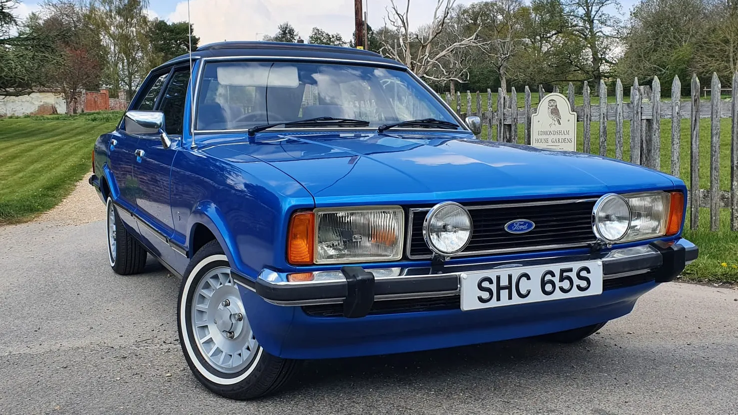 Ford Cortina Mk4 2L Ghia in Blue, available for hire